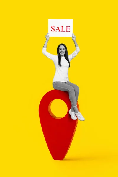 Illustration photo illustration de jeune femme assis sur les grandes flèches GPS google maps emplacement annonce gstore ouverture style rétro magazine couverture — Photo