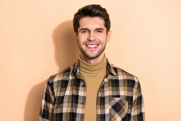 Portrait of toothy smiling guy lawyer freelancer look in camera isolated over pastel color background — ストック写真