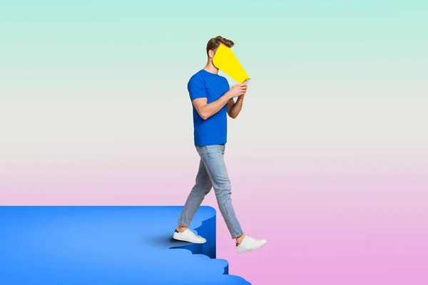Surrealistische samenstelling van millennial guy focus gebruik slim apparaat veranderen het echte leven virtuele geïsoleerde kleurrijke achtergrond — Stockfoto