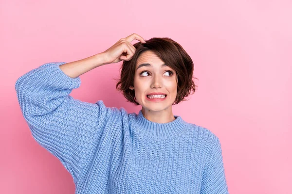 Portrait of stressed hesitant female scratch head look empty space cant remember isolated on pink color background — 스톡 사진