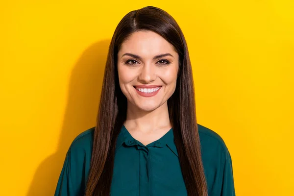 Photo of young cheerful lady toothy smile dentist clinic whitening isolated over yellow color background — Stock Photo, Image