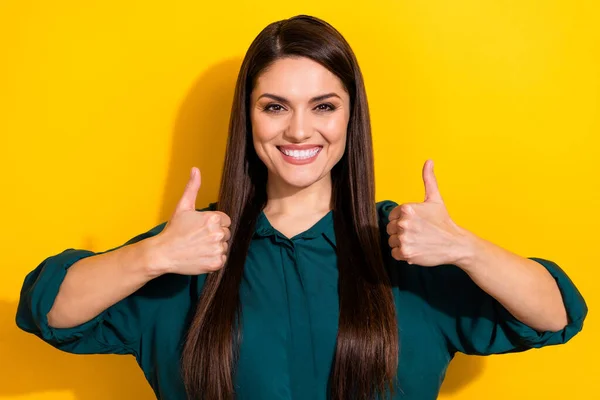 Photo of sweet pretty woman wear green shirt showing two thumbs up smiling isolated yellow color background — Fotografia de Stock