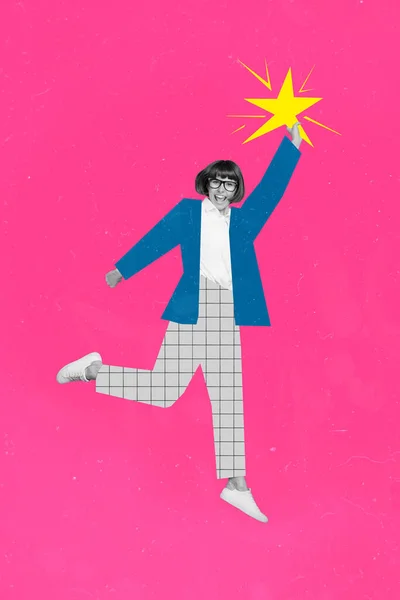 Foto banda desenhada quadrinhos colagem de attarctive senhora preto branco efeito visual atingindo sucesso isolado cor rosa fundo — Fotografia de Stock