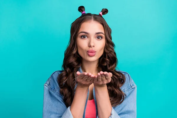 Photo of young adorable girl send air kiss romantic date valentine day isolated over turquoise color background — Fotografia de Stock