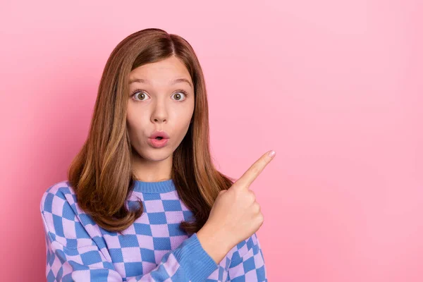 Photo of young impressed girl indicate finger empty space promo advertise proposition isolated over pink color background — 스톡 사진