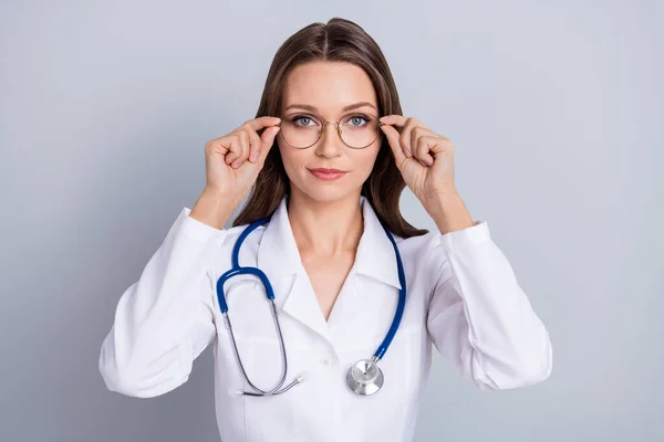 Photo of qualified paramedic wear spectacles consult symptoms diagnosis isolated grey color background — Zdjęcie stockowe