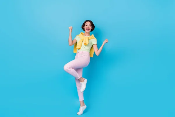 Full body photo of cool millennial brunette lady yell wear t-shirt trousers shoes isolated on blue background — Zdjęcie stockowe