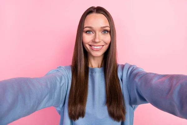 Self-portrait of attractive girly cheerful girl good mood blog isolated over pink pastel color background — Stock fotografie