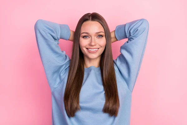 Portrait of attractive cheerful brunette girl resting weekend free time isolated over pink pastel color background — Fotografia de Stock