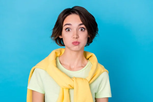Photo of impressed young brunette lady hold air wear yellow t-shirt isolated on blue color background — 스톡 사진