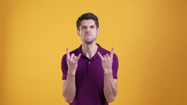 Swag guy enjoy heavy metal horned symbol isolated shine color background — Vídeos de Stock