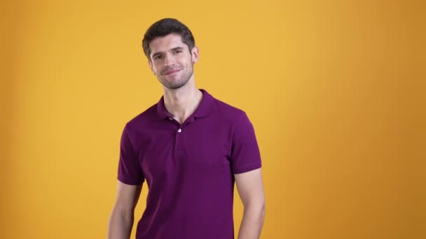 Guy meet cute girls point self empty space isolated vivid color background — Wideo stockowe