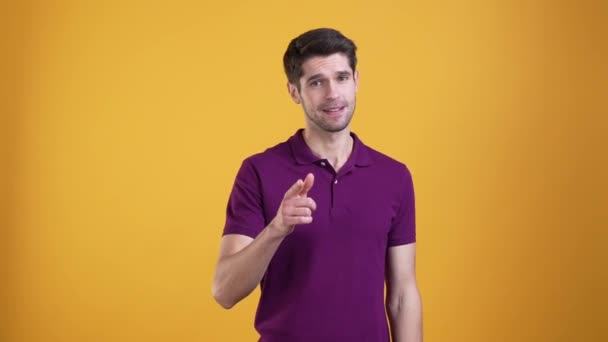 Positive guy meet cute girl ask call him isolated shine color background — Stock Video