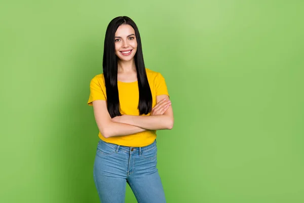 Photo of sweet cheerful lady dressed yellow t-shirt empty space hands folded isolated green color background — Foto Stock