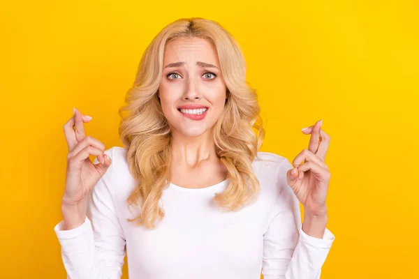 Photo of staring millennial blond lady croosed fingers wear white shirt isolated on yellow color background — Foto de Stock