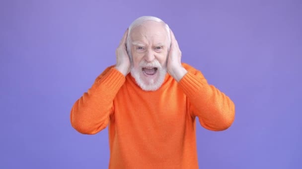 Dsipleased aged man hide hands ear volume isolated bright color background — Wideo stockowe