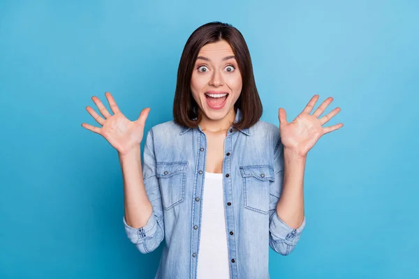 Photo of impressed cheerful girl arms palms open mouth speechless reaction isolated on blue color background — Fotografia de Stock