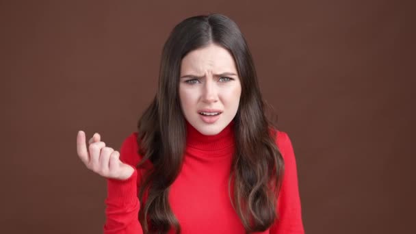 Frustrated lady blame terrible idea isolated brown color background — Stok video