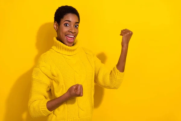 Profile side photo of young man woman rejoice lucky fists hands triumph hooray yell isolated over yellow color background — Stockfoto