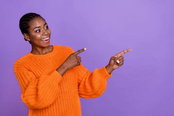 Photo of young cheerful lady promoter look point fingers empty space direct banner follow isolated over purple color background — Fotografia de Stock