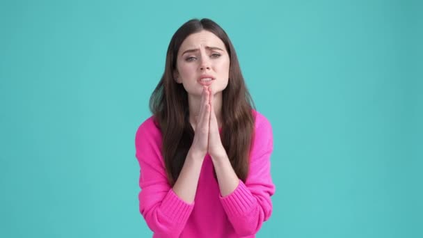 Upset lady show pray sign ask boyfriend buy isolated cyan color background — Video