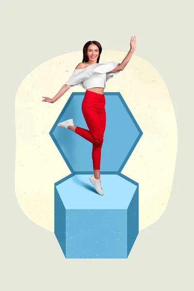 Вертикальная композитная картинка радостной девушки прыжок предложение кольцо коробка изолированы на творческом фоне — стоковое фото