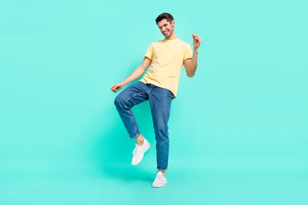 Full body photo of cool brunet guy dance wear t-shirt jeans shoes isolated on turquoise background — 스톡 사진