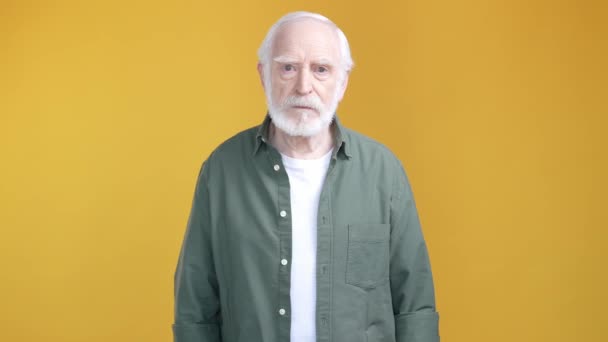 Aged man conflict guilty grandchild punish isolated shine color background — Stockvideo