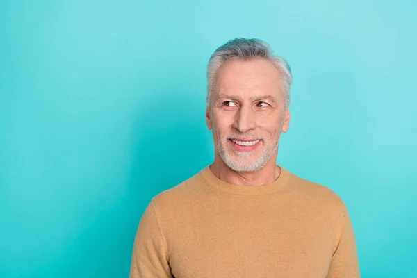 Portrait of satisfied minded man toothy smile look interested empty space isolated on turquoise color background — ストック写真