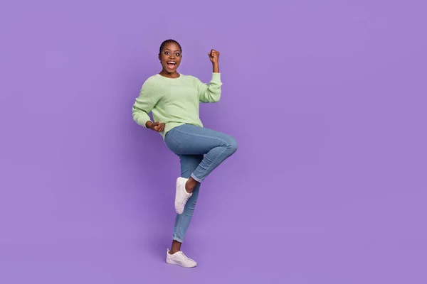 Full length photo of cheerful astonished lady celebrate her victory win money in lottery isolated on purple color background — Photo