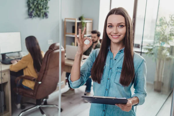 Photo of group partners coworking agent manager hand fingers demonstrate okey analyzing development indoors — Fotografia de Stock