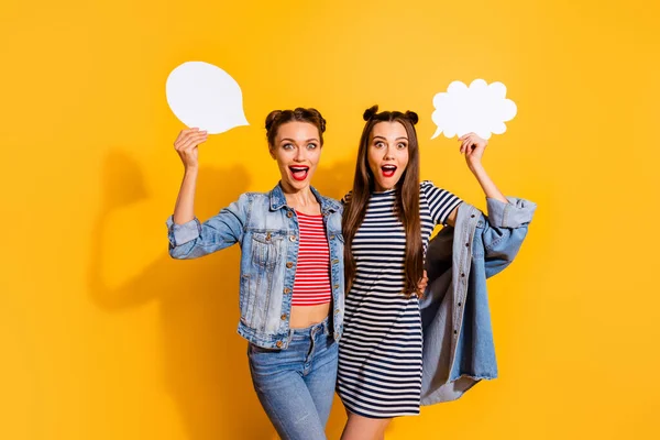 Photo of excited two best fellow girls hold paper chat cloud impressed crazy novelty isolated bright color background — Zdjęcie stockowe