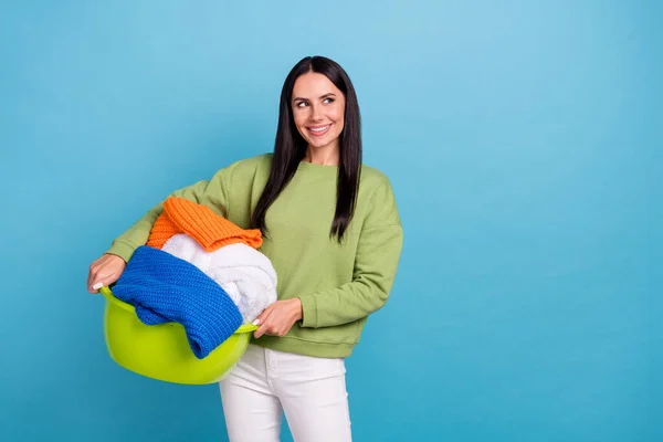 Photo of young good mood housemaid look empty space see detergent promotion isolated on blue color background — Stok fotoğraf