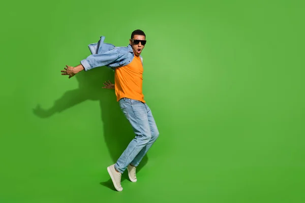 Full length profile side photo of crazy energetic active male have fun dancing isolated on green color background — Stock fotografie