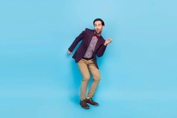 Full body photo of young excited man chill hang-out festive look empty space isolated over blue color background — Stok fotoğraf