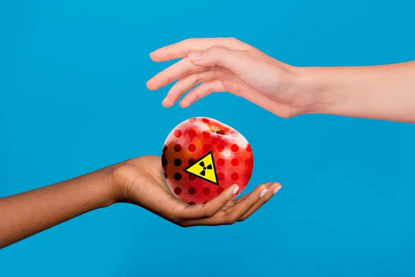 Exklusiv dynamisk tidning skiss collage av handflator armar dela röd radioaktivt äpple isolerad blå färgglad bakgrund — Stockfoto