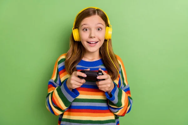 Retrato Menina Alegre Moda Atraente Brincando Passatempo Jogo Vídeo Divertindo — Fotografia de Stock