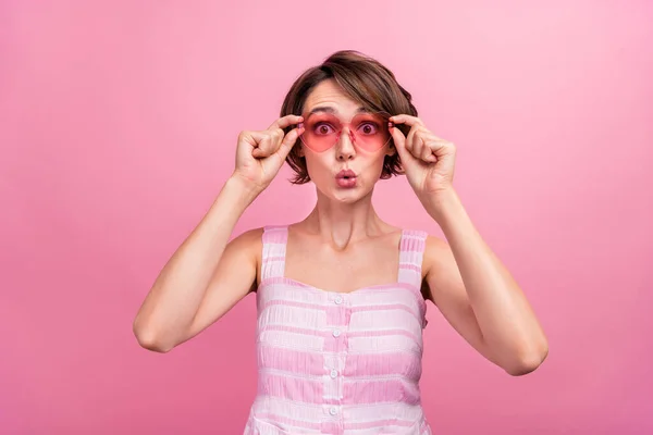 Zdjęcie Młodej Dziewczyny Zdumiony Szokujące Umieścić Okulary Dąsane Usta Reakcja — Zdjęcie stockowe