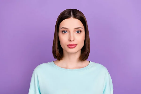Foto Retrato Chica Seria Con Sudadera Azul Aislado Pastel Violeta —  Fotos de Stock
