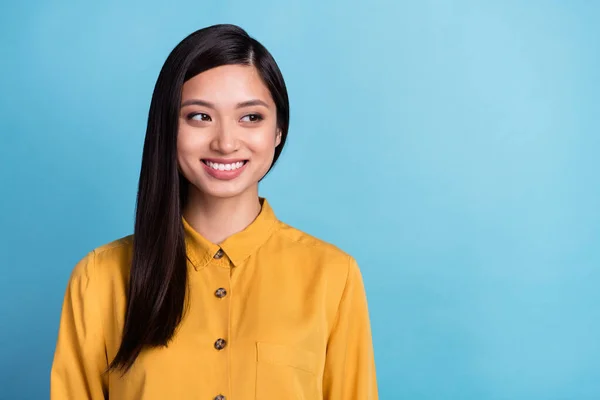 Foto Van Jong Aantrekkelijk Aziatisch Meisje Gelukkig Positief Glimlach Nieuwsgierig — Stockfoto