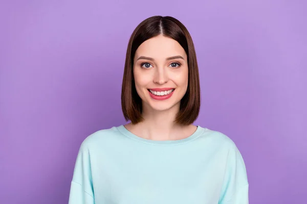 Foto Portret Lachend Meisje Dragen Blauwe Sweater Geïsoleerde Pastel Violette — Stockfoto