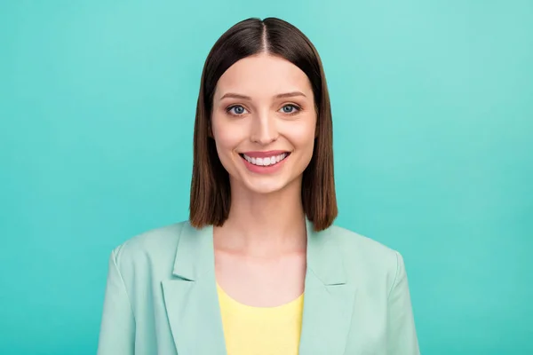 Foto Joven Morena Optimista Usar Blazer Aislado Sobre Fondo Color —  Fotos de Stock