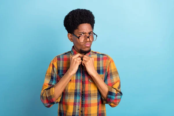 Foto Nerd Millennial Morena Cara Usar Camisa Xadrez Isolado Fundo — Fotografia de Stock