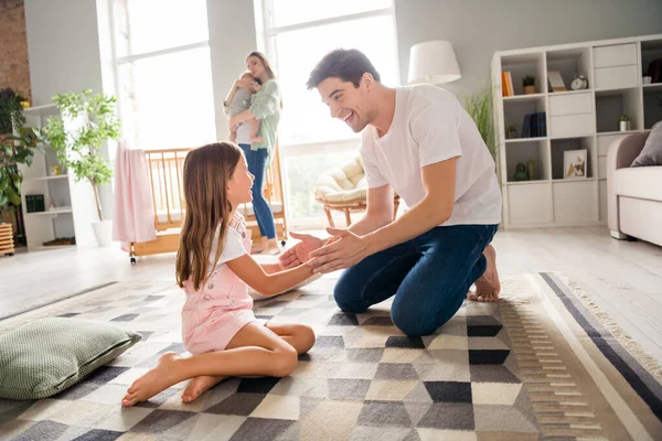 Photo Funny Sweet Husband Wife Little Children Father Playing Patty — Stock Photo, Image