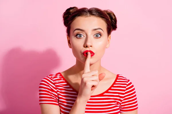 Foto Lábios Toque Bonito Senhora Dedo Demonstrar Não Dizer Gesto — Fotografia de Stock