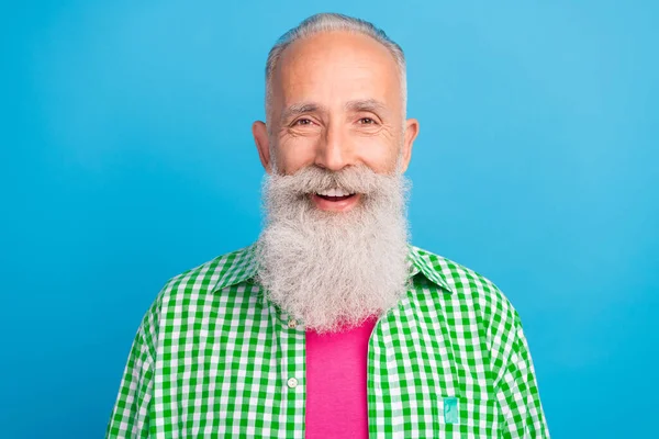 Retrato Persona Alegre Positiva Sonrisa Radiante Llevar Cuadros Aislados Sobre — Foto de Stock