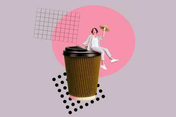 Büyük Bir Kahve Fincanında Oturan Heyecanlı Kişinin Kolaj Resmi Yaz — Stok fotoğraf