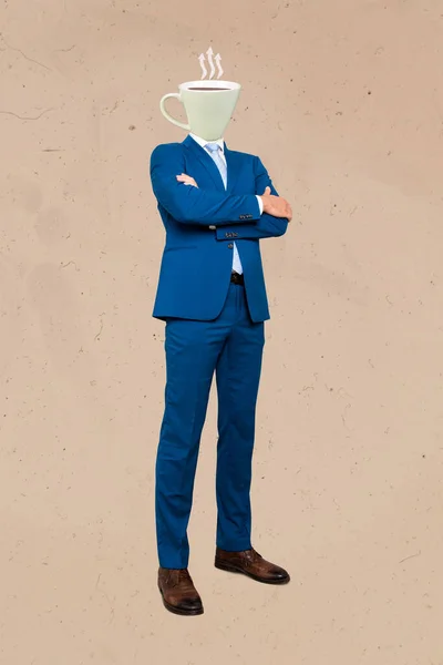 Vertikale Verbundcollage Porträt Von Geschäftsmann Mit Verschränkten Armen Kaffeetasse Statt — Stockfoto