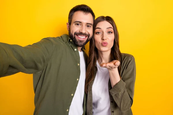 Foto Una Linda Pareja Pasar Vacaciones Juntos Hacer Video Vlog —  Fotos de Stock