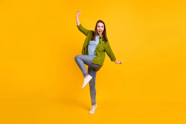 Photo Adorable Pretty Young Woman Dressed Green Shirt Dancing Smiling — Stock Photo, Image